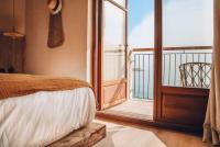 Двухместный номер Standard с балконом и с видом на море двуспальная кровать