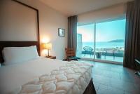 Двухместный номер Luxury с видом на море двуспальная кровать
