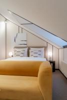 Двухместный полулюкс Классический мансарда с красивым видом из окна двуспальная кровать
