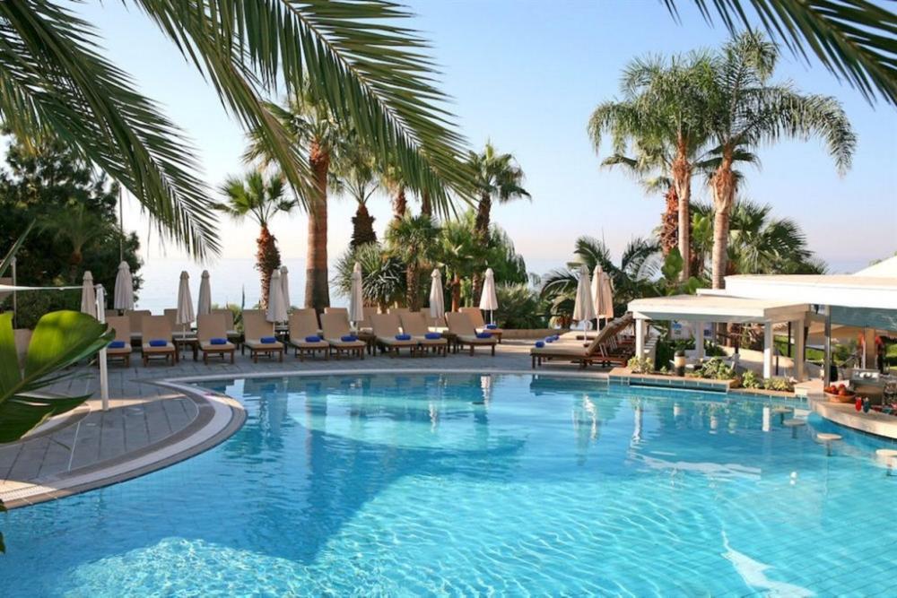 фото Mediterranean Beach Hotel