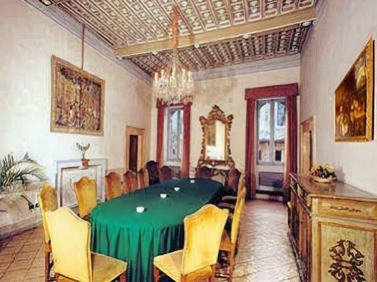 фото Palazzo Dragoni Residenza d'Epoca