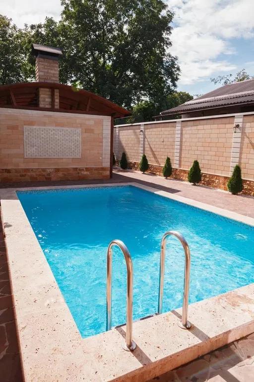 фото Дом с оригинальным дизайном с бассейном