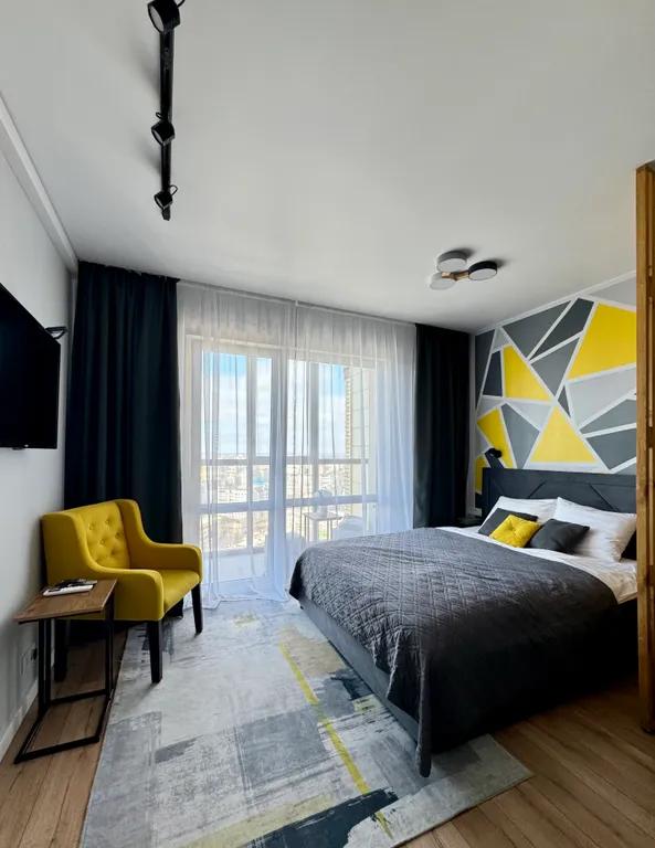 фото Апартаменты Желтая Студия с панорамным окном