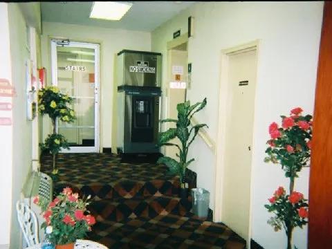 фото Red Carpet Inn & Suites