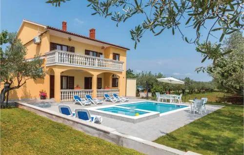 фото Nice Home in Vodnjan With 7 Bedrooms, Wifi and Outdoor Swimming Pool
