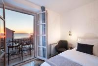 Двухместный номер Comfort с балконом и с видом на море двуспальная кровать