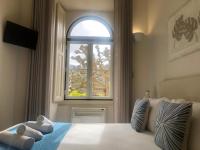 Двухместный номер Standard мансарда с красивым видом из окна 2 отдельные кровати