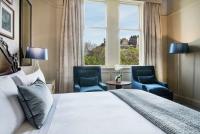 Двухместный люкс с видом на замок Sir Walter Scott двуспальная кровать