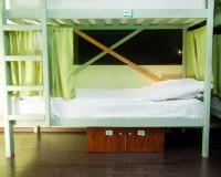 Кровать в 14-местном общем женском номере (общие удобства)