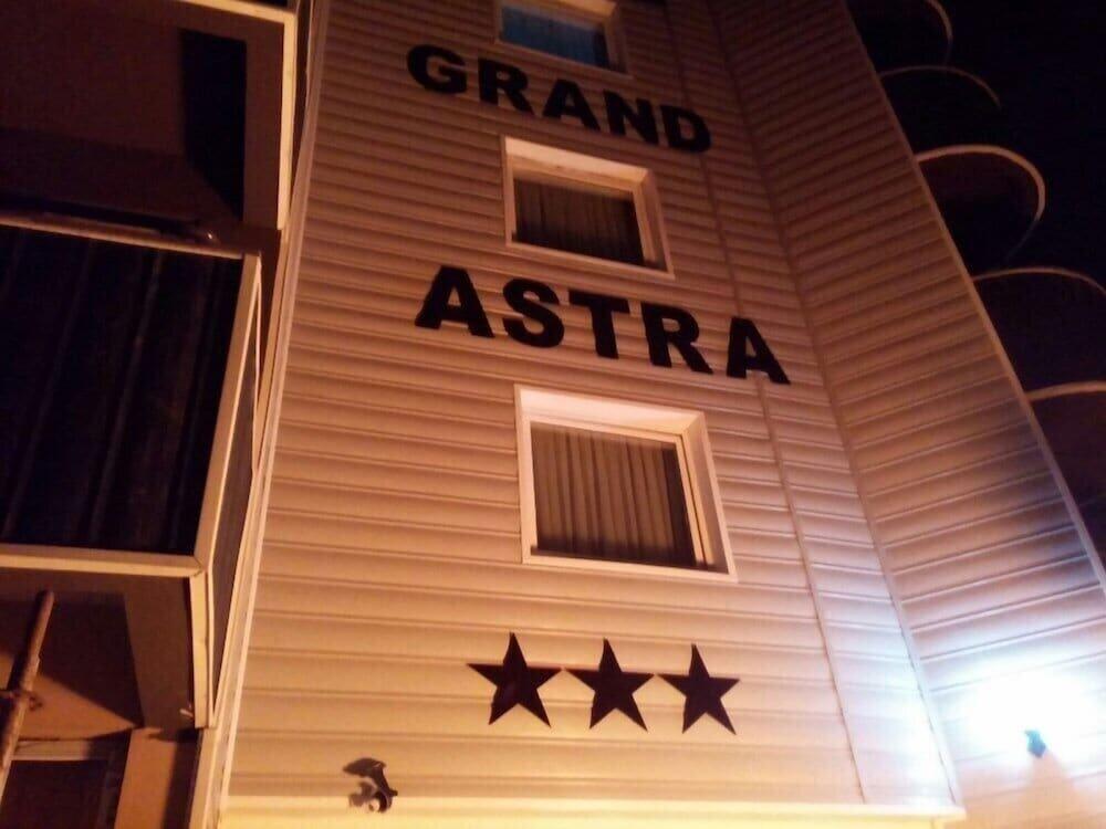 фото Grand Astra Hotel