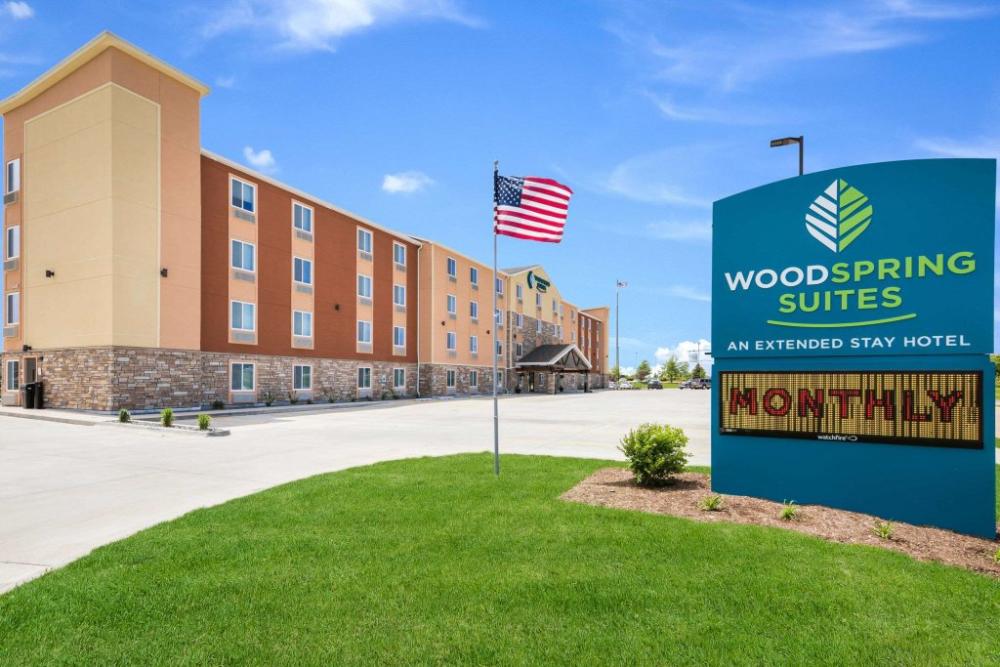 фото WoodSpring Suites Davenport Quad Cities