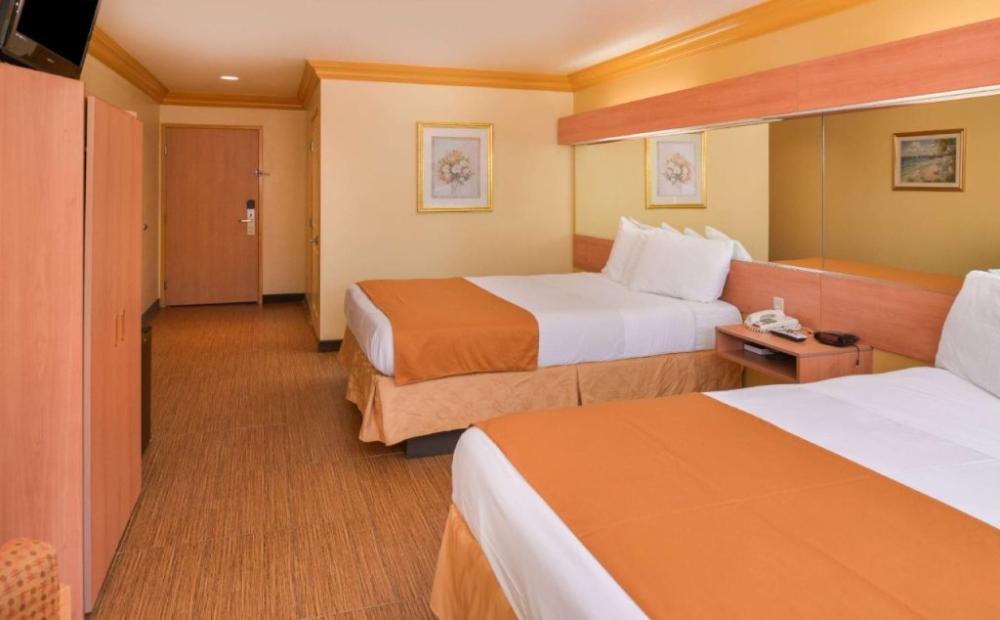 фото H3 Inn & Suites - LAX Airport - Los Angeles