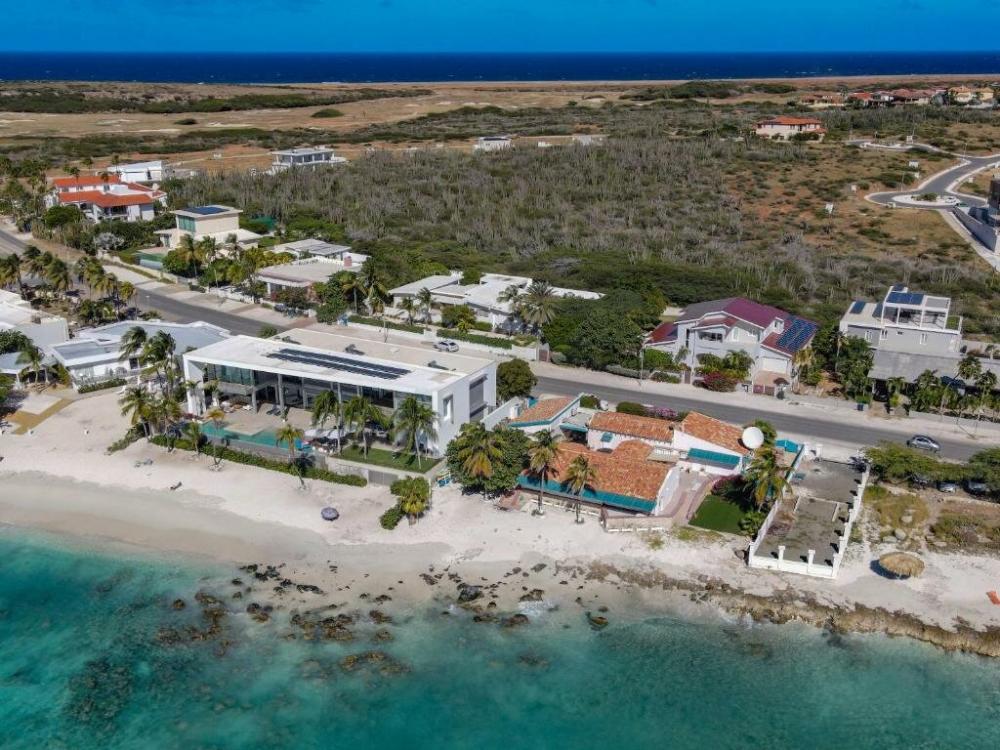 фото Beach Front Luxury Villa! Boca Catalina Malmok!