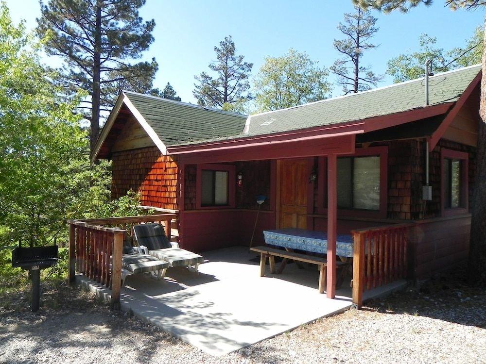 фото Oak Knoll Lodge and Cabins
