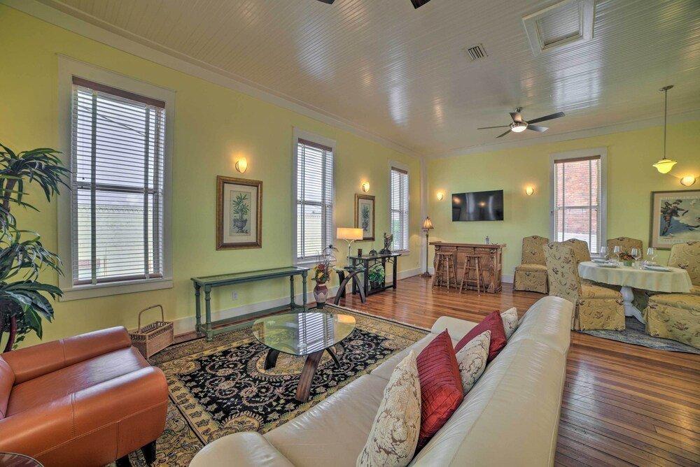 фото Charming Defuniak Apartment in Historic Dtwn!