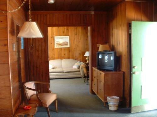фото Kootenai Valley Motel