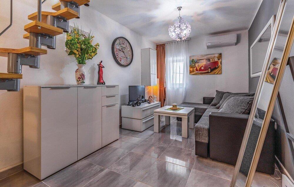 фото Amazing Apartment In Pula With Wifi And 2 Bedrooms