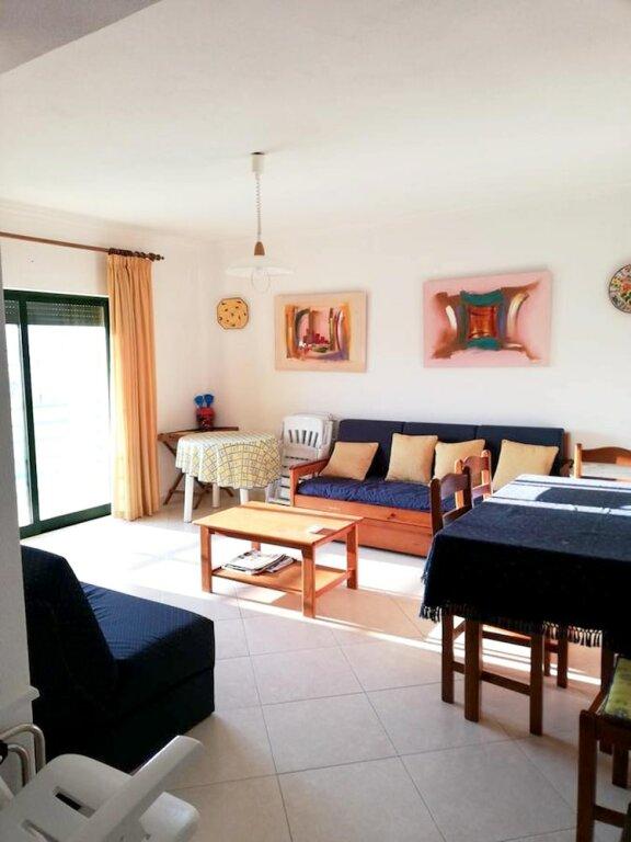 фото Apartment with One Bedroom in Armação de Pêra, with Pool Access, Terrace And Wifi - 500 M From the Beach