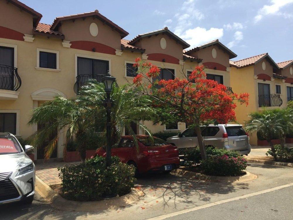 фото Modern Townhouse @ Exclusive Gated Community