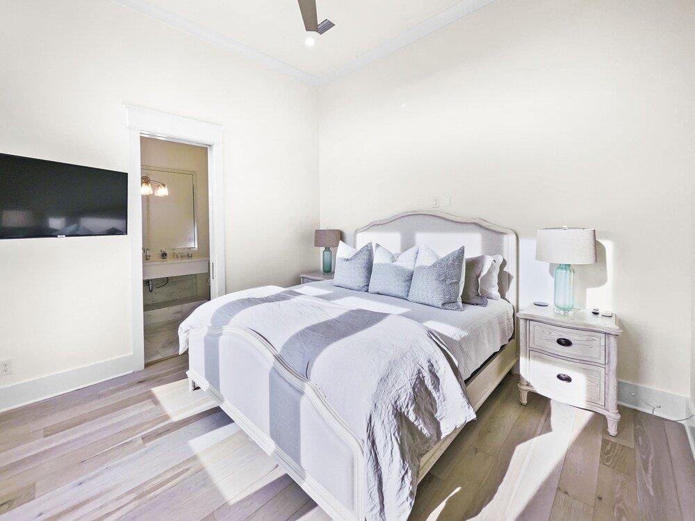 фото Belle La Mer 7 Bedroom Home by Redawning