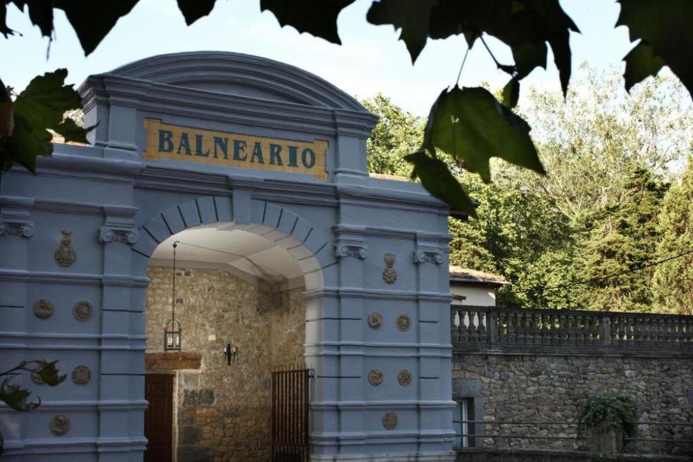 фото Hotel Balneario Parque De Alceda