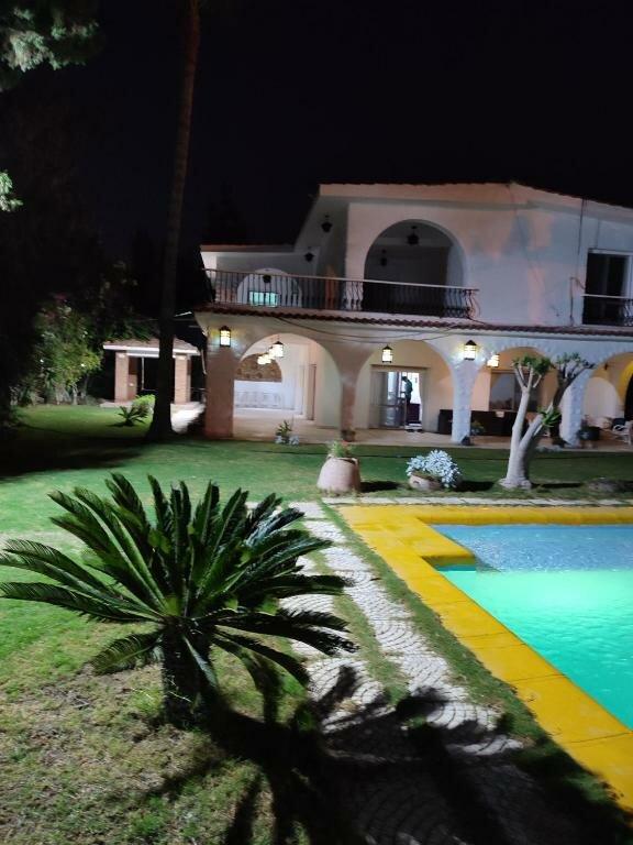 фото Lovely spacious five bedroom villa with a pool