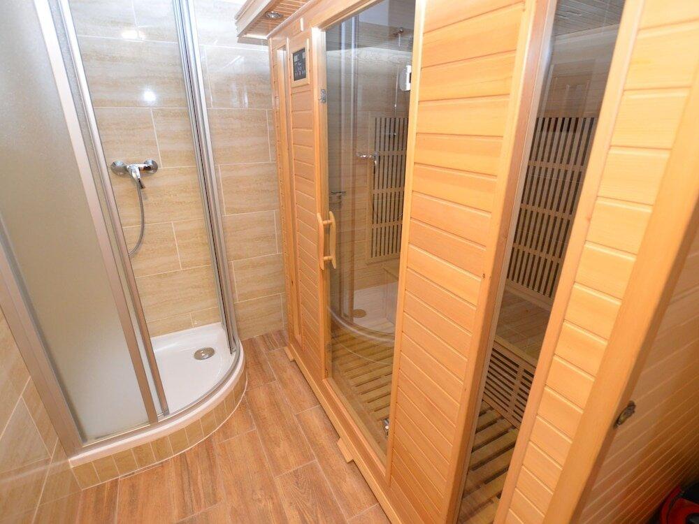 фото Spacious Cottage With 7 Bedrooms 3 Bathrooms And Sauna In The Ore Mountains