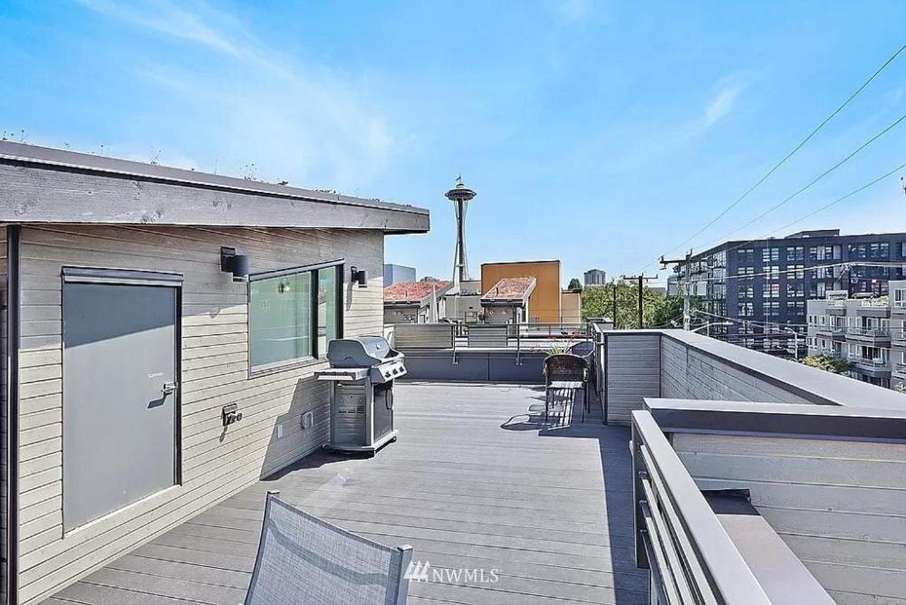 фото Rooftop Patio with Grill 2BR 3BA Central, Walkable Location