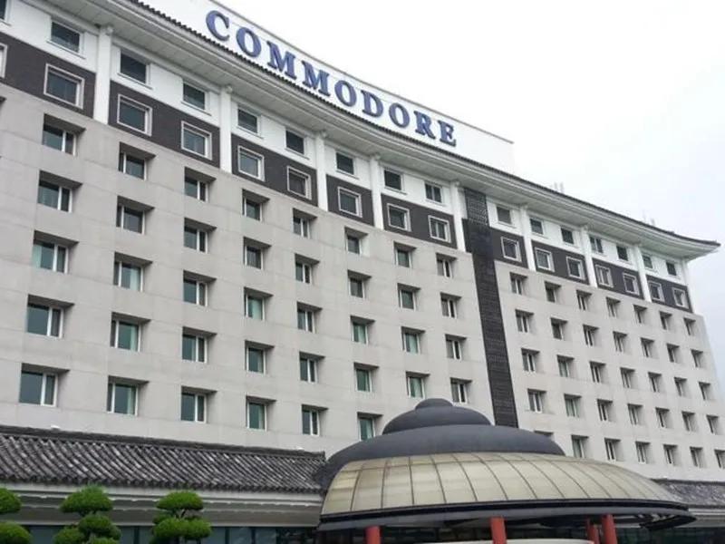 фото Commodore Hotel