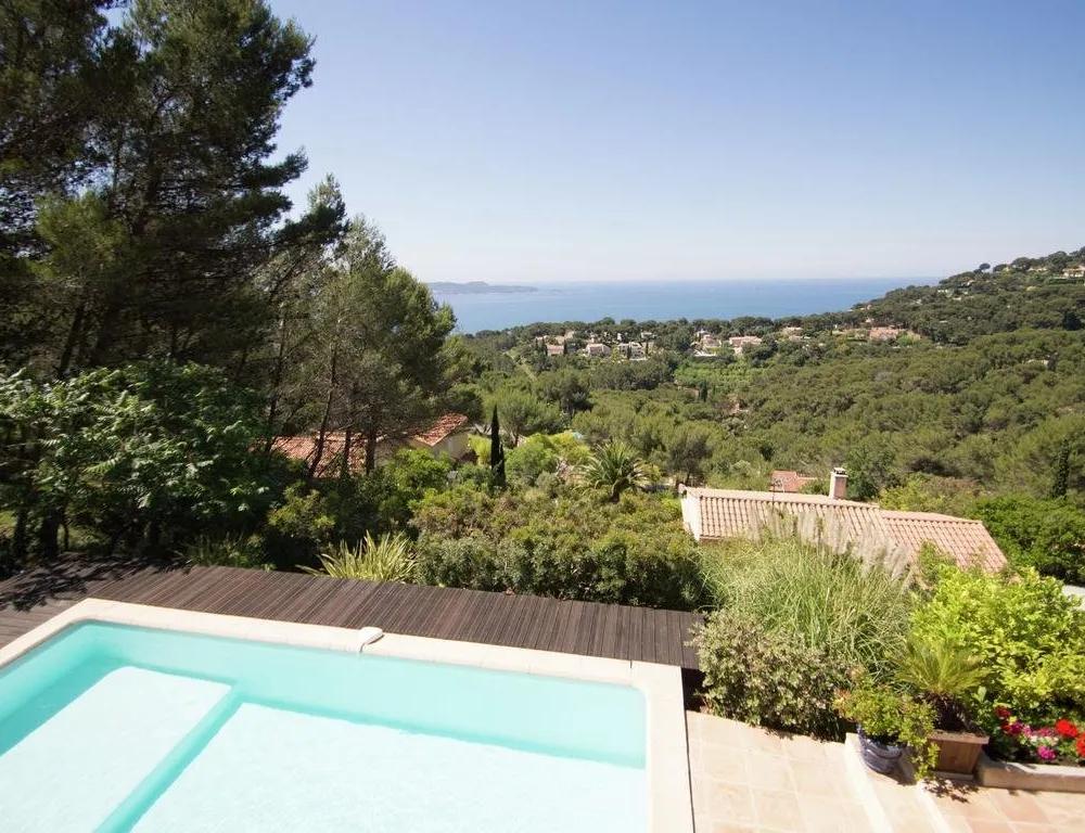 фото Nice house with beautiful sea views on the peninsula of Hyeres