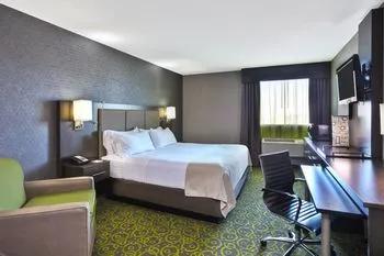 фото Holiday Inn Express Winnipeg Airport - Polo Park, an IHG Hotel