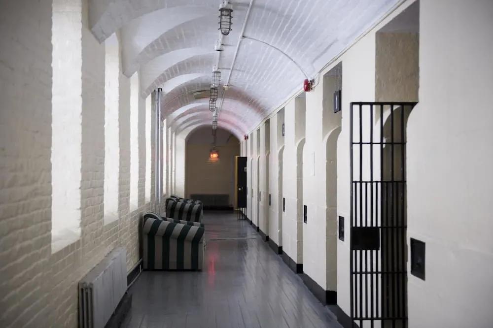 фото Saintlo Ottawa Jail Hostel