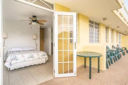 фото 3 bdr apt with pool steps from Sandy Beach