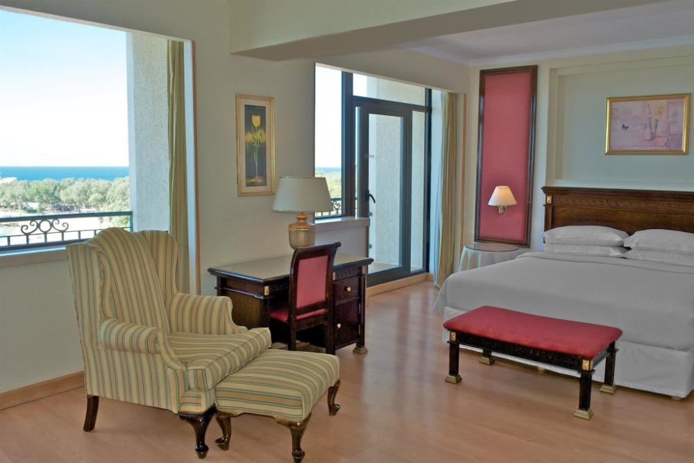 Двухместный люкс клубный High Floor Presidential с балконом и seafront двуспальная кровать