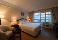 Двухместный номер Premier с балконом и с видом на океан двуспальная кровать