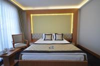 Одноместный номер Comfort с балконом двуспальная кровать