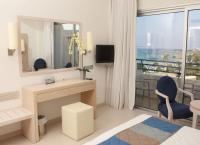 Двухместный номер Comfort c 1 комнатой с балконом и с частичным видом на море двуспальная кровать