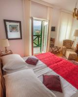 Двухместный номер Comfort с балконом и с видом на озеро двуспальная кровать