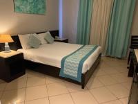 Двухместный номер для гостей с ограниченными возможностями двуспальная кровать
