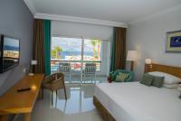 Двухместный люкс Premium c 1 комнатой с балконом и с видом на море двуспальная кровать